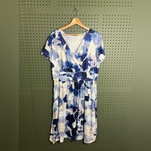 Women's Blue Floral Short Sleeve V-Neck Dress with Pockets